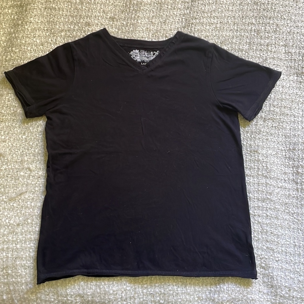 🛹 HELIX YOUTH LARGE BLACK V-NECK TEE
